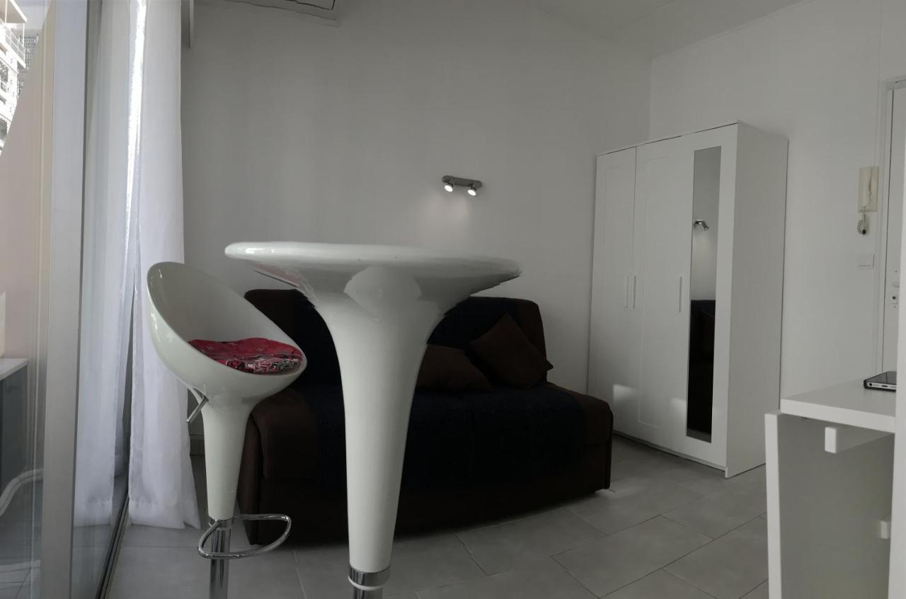 Studio Carre D'Or Situe A 50 M De La Plage Aparthotel Nisa Exterior foto